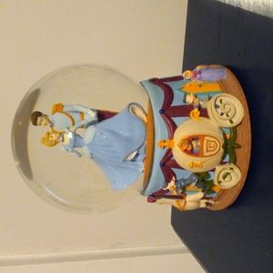 Disney Cinderella and Prince Charming "I love you truly" Musical Snow Globe